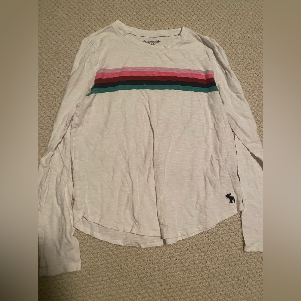 Super cute shirt! In great condition! Size 15/16 in girls